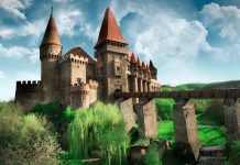Trei castele din Romania, propuse pe lista celor mai frumoase castele din lume