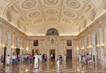 Muzeul National de Arta al Romaniei organizeaza vizite ghidate in spatiile istorice ale Palatului Regal